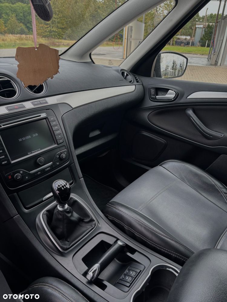 Ford S-Max - 12