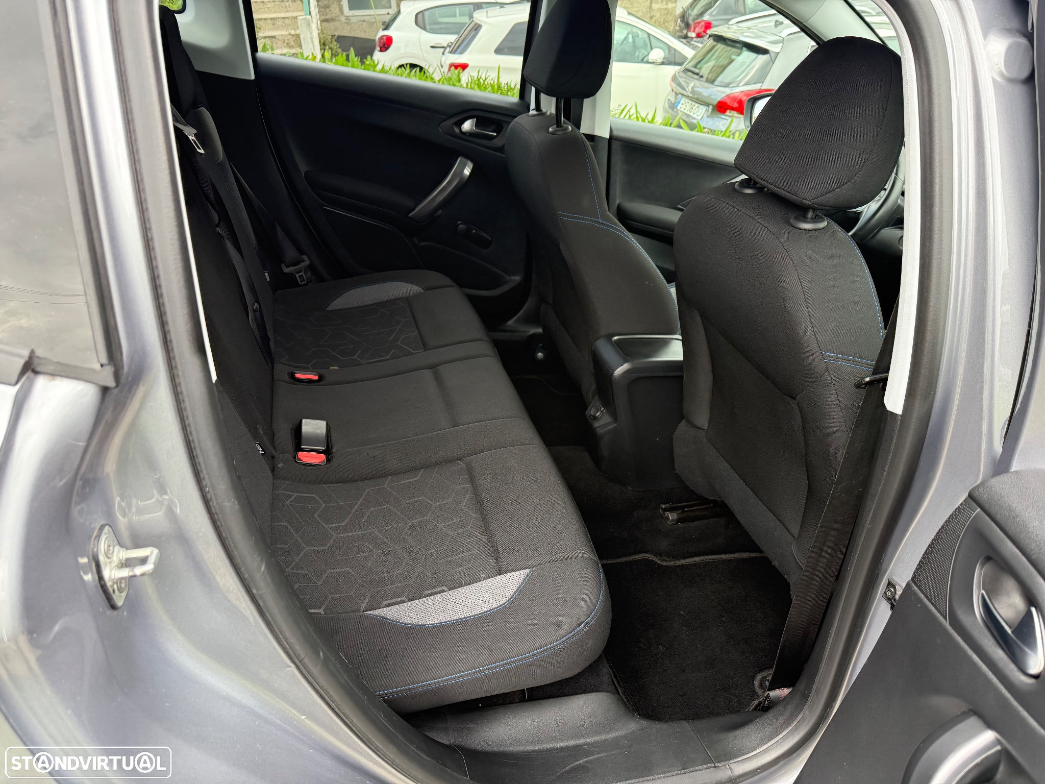 Peugeot 2008 1.2 PureTech Allure - 10