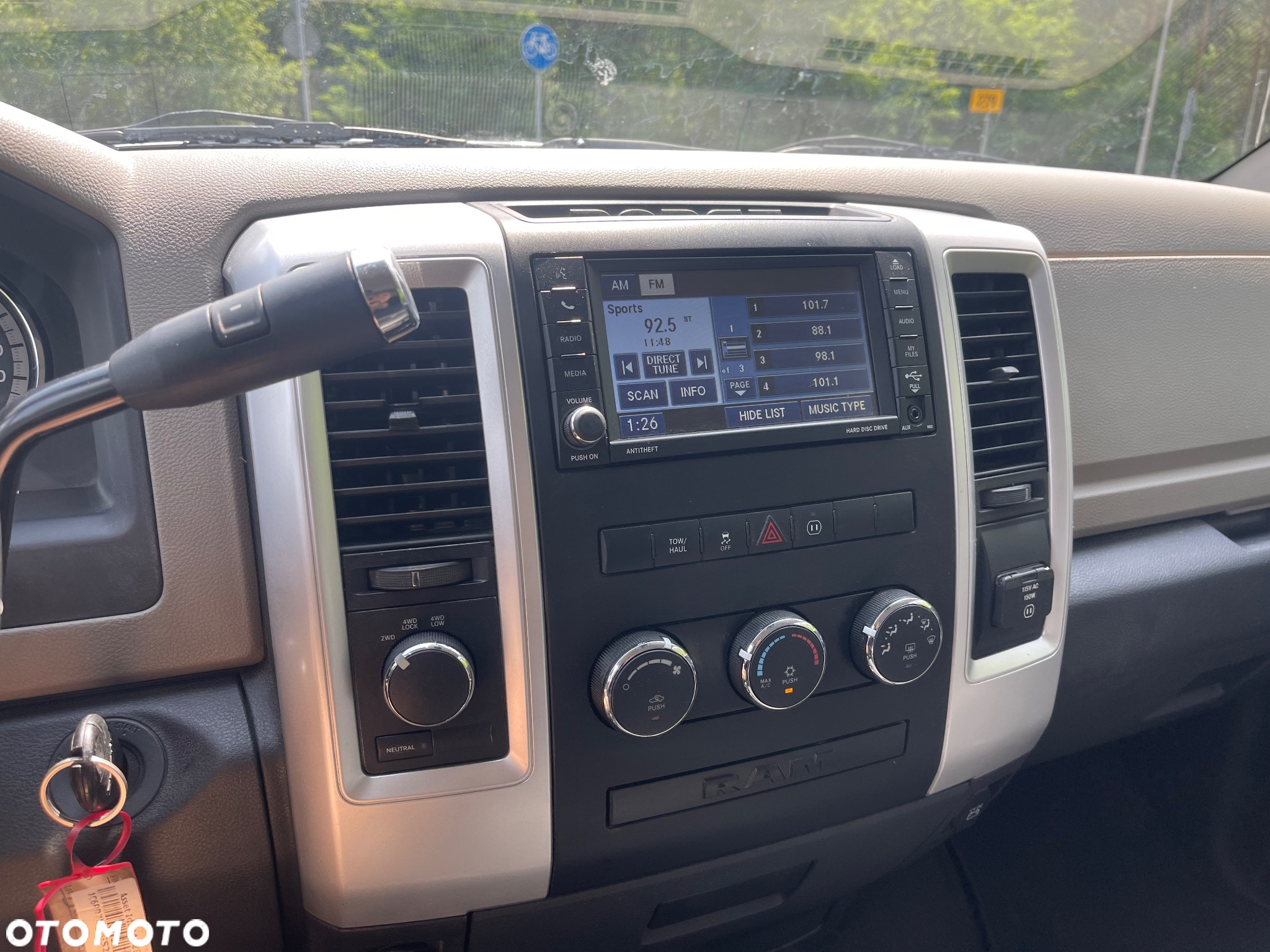 Dodge RAM 1500 5.7 4x4 - 16