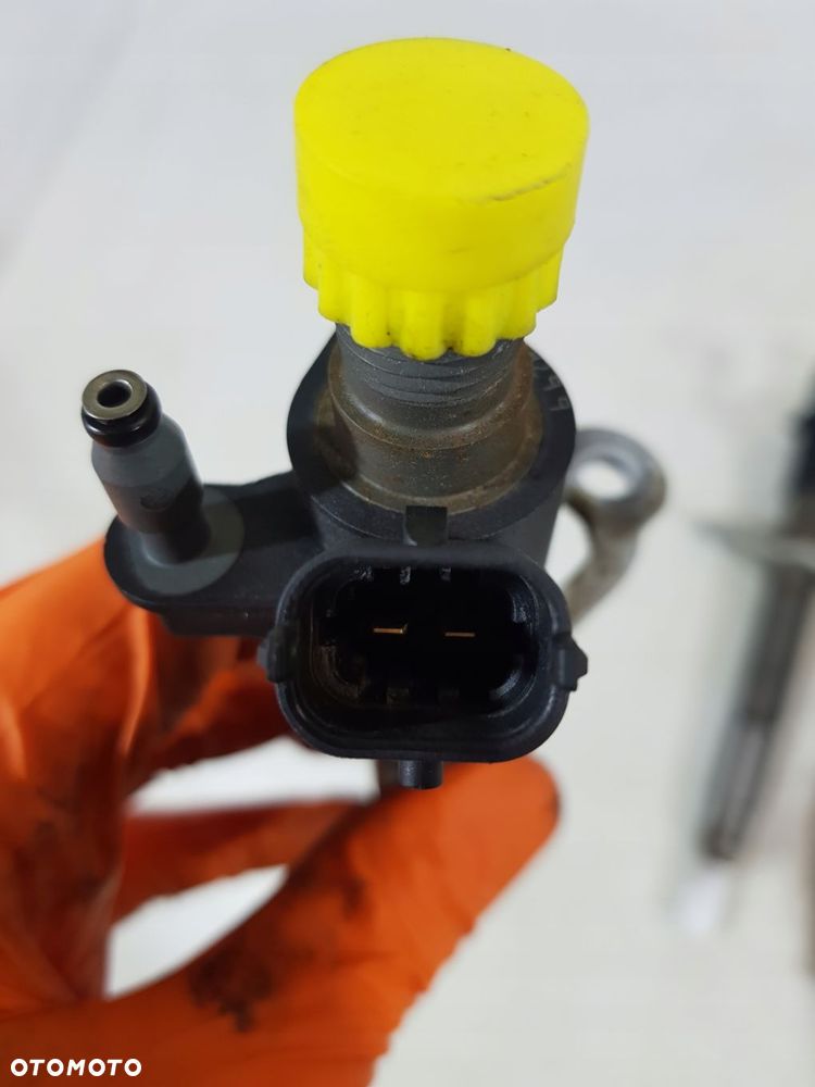 wtryskiwacz paliwa 31272690 volvo v70 xc60 xc70 s60 s80 2.4d d5244t12 - 4