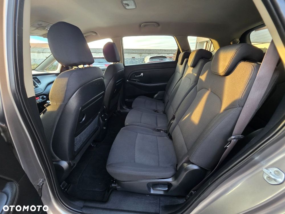 Kia Carens - 18