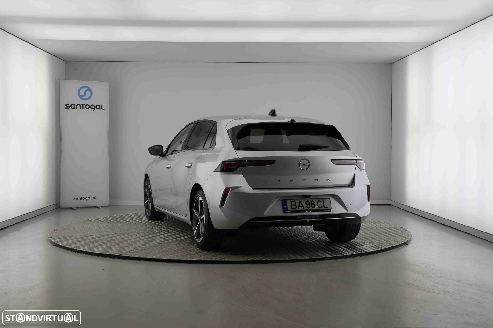 Opel Astra 1.2 T Elegance - 4