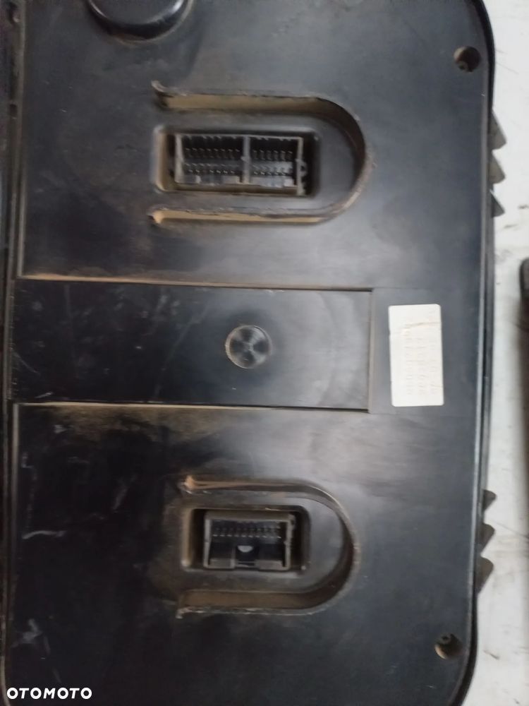 Licznik,sterownik,wyświetlacz,podłokietnik,komputer,MCcormick,Case,New Holland,Steyr,429092A1,707322A2,704499A2,47519388,82036342,313856A1,87677584,362031A1,412439001001,CVT,CVX,MXU,MX270,PUMA,mxm,konsola,control unit,monitor,terminal,magnum,deska rozdzielcza,digital,instrument cluster, - 21