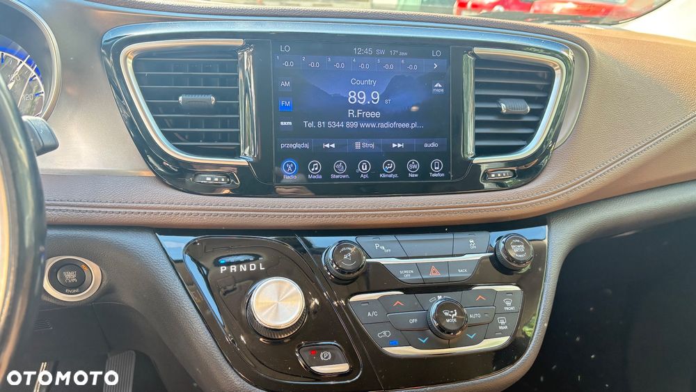 Chrysler Pacifica - 16