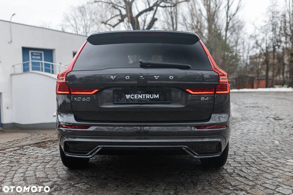 Volvo XC 60 B4 D AWD Plus Dark - 8