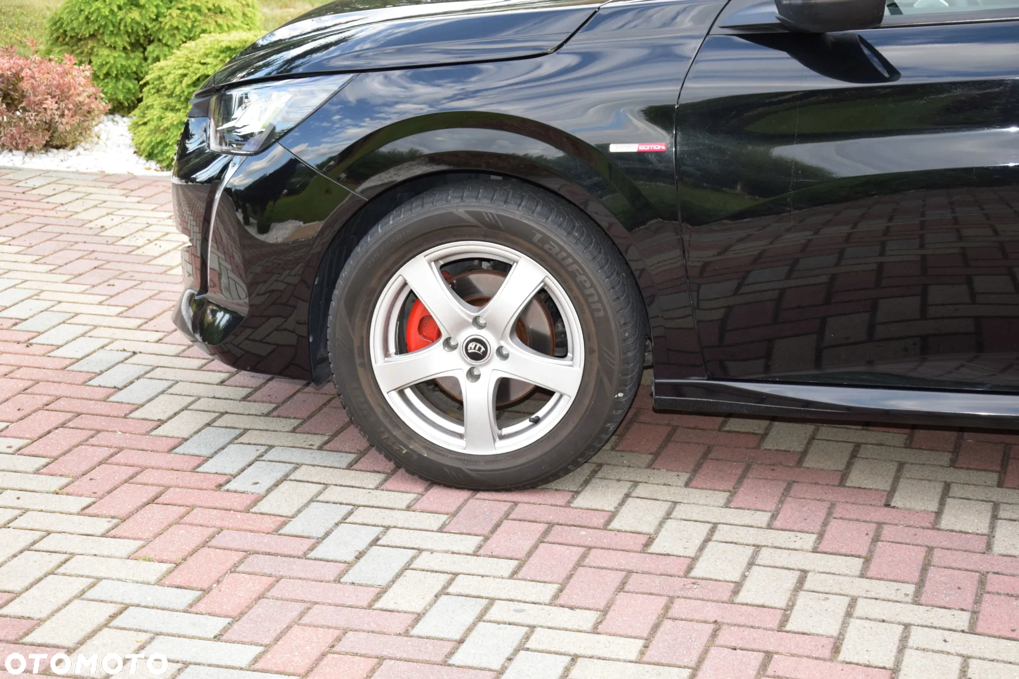 Peugeot 208 - 14