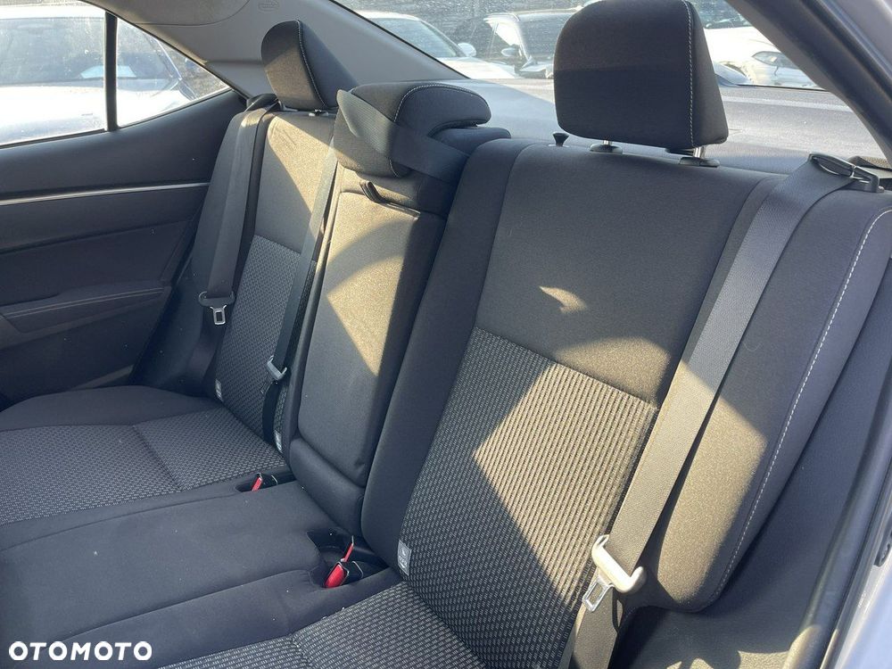 Toyota Corolla 1.6 Classic Plus - 11