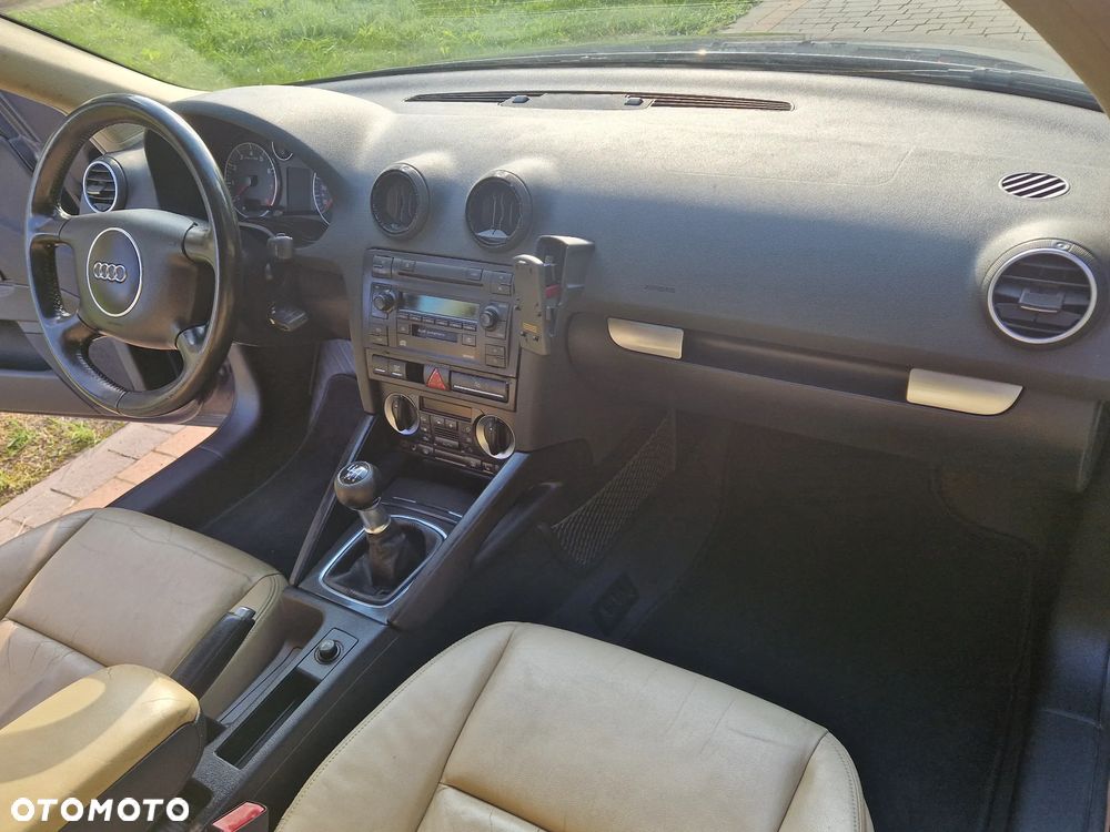 Audi A3 3-drzwiowe 2.0 FSI Ambiente - 16