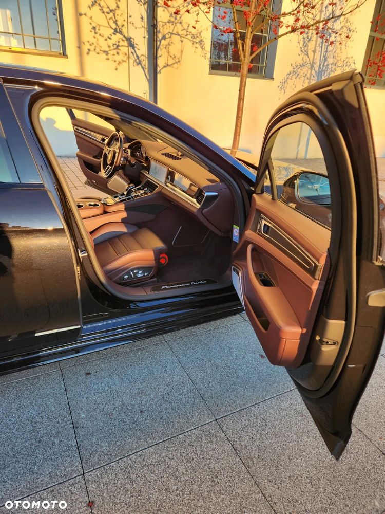 Porsche Panamera Turbo - 21