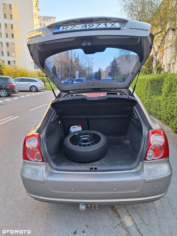 Toyota Avensis - 12
