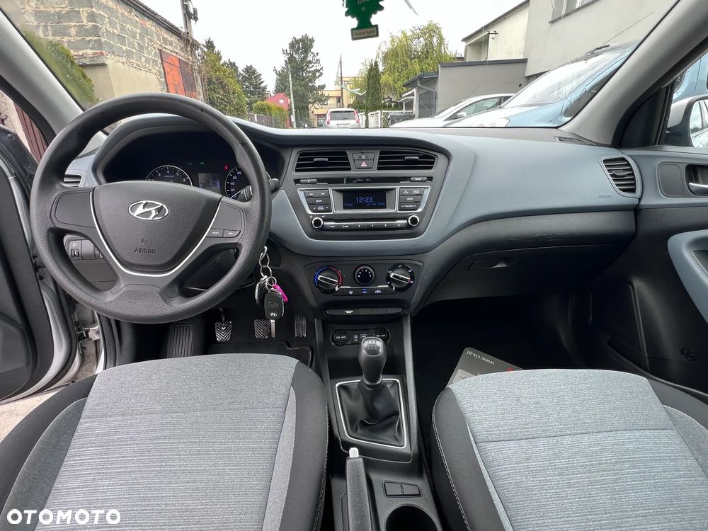 Hyundai i20 blue 1.2 Classic - 10