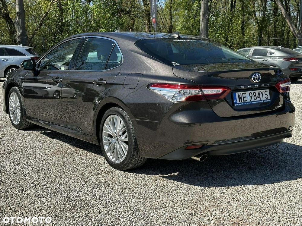 Toyota Camry - 10
