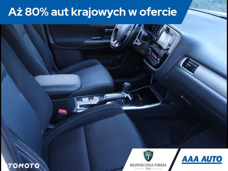 Mitsubishi Outlander - 10