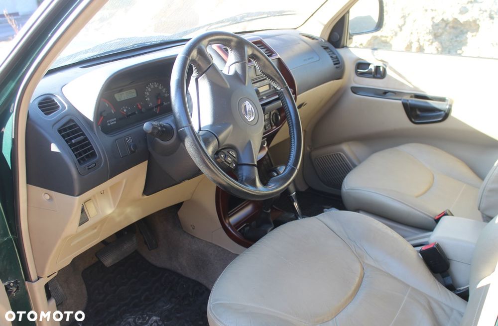 Nissan Terrano - 10