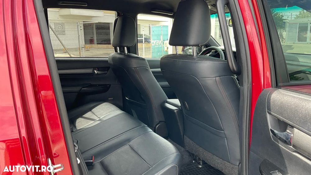 Toyota Hilux 2.8D 204CP 4x4 Double Cab AT Invincible - 32