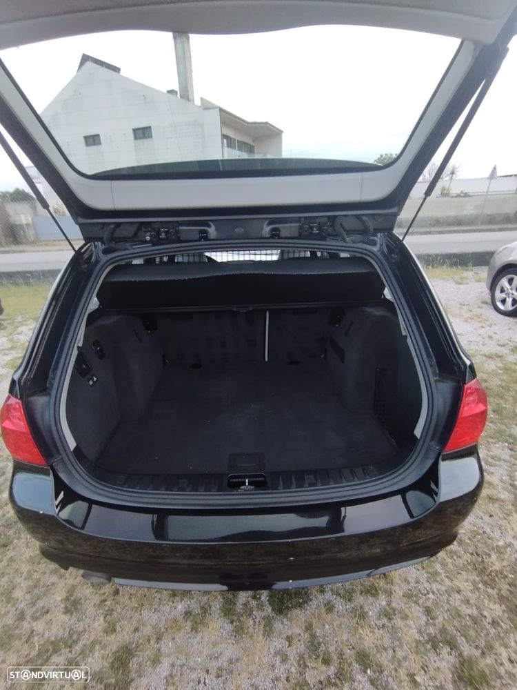 BMW 318 d LifeStyle - 29