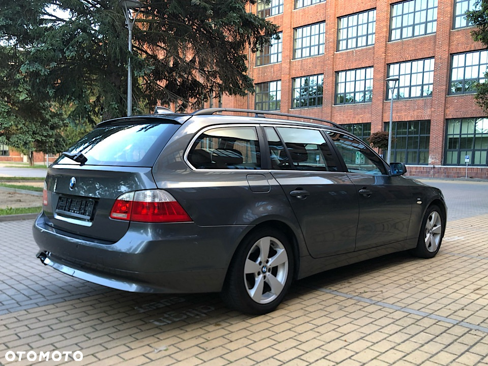 BMW Seria 5 525xi - 18