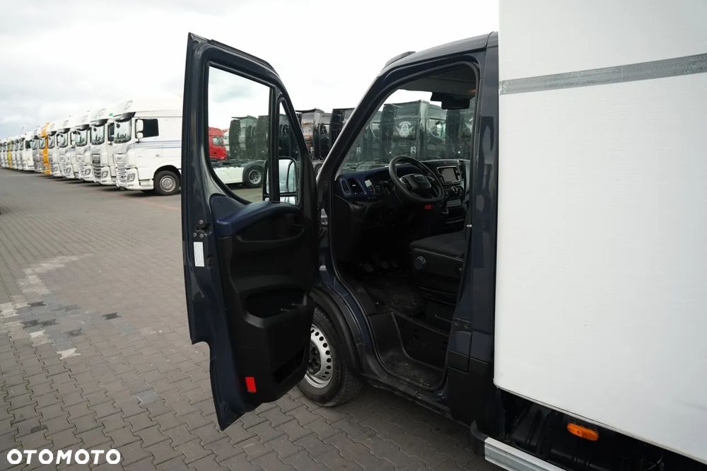 Iveco DAILY 35-NP / CNG /  KONTENER 4,3 m  / WINDA PALFINGER  / SPROWADZONY - 23