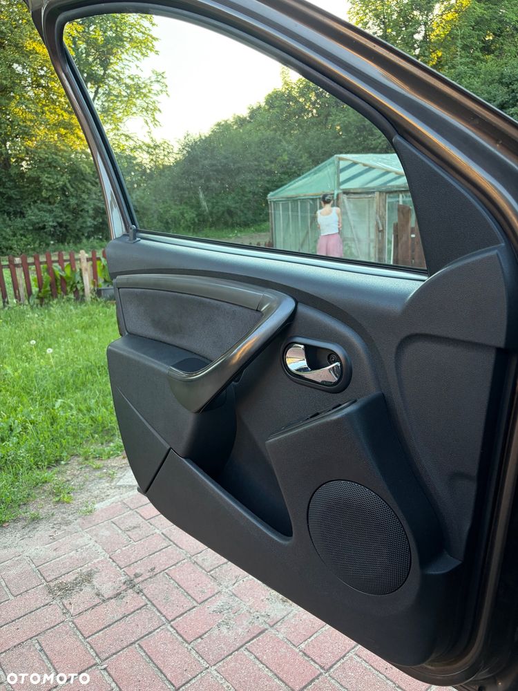 Dacia Duster 1.6 SCe Blackshadow S&S - 14