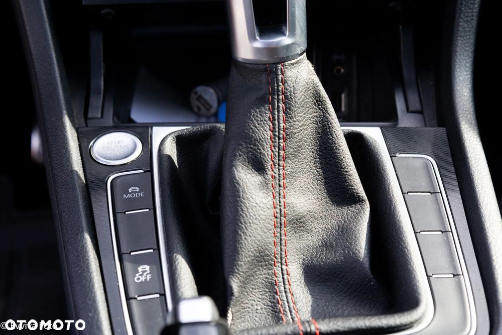 Volkswagen Golf - 21