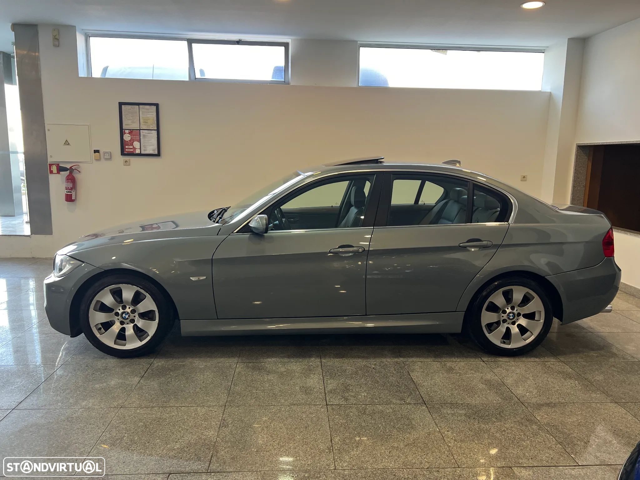 BMW 330 i - 1