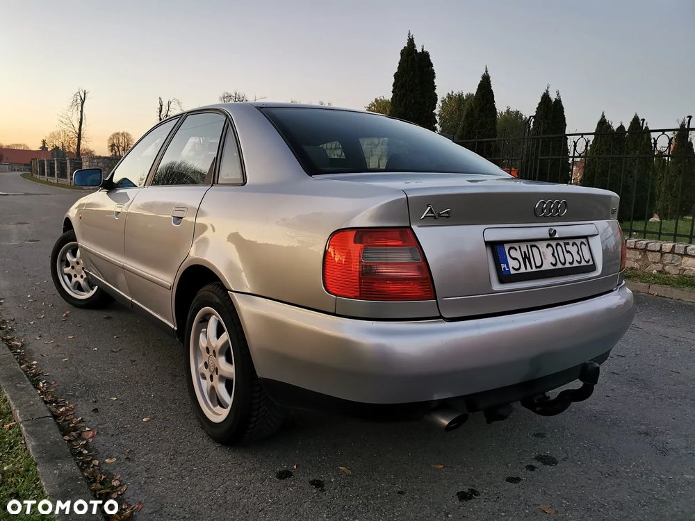 Audi A4 Limousine - 4