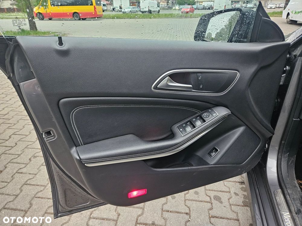 Mercedes-Benz CLA 200 7G-DCT Urban - 29