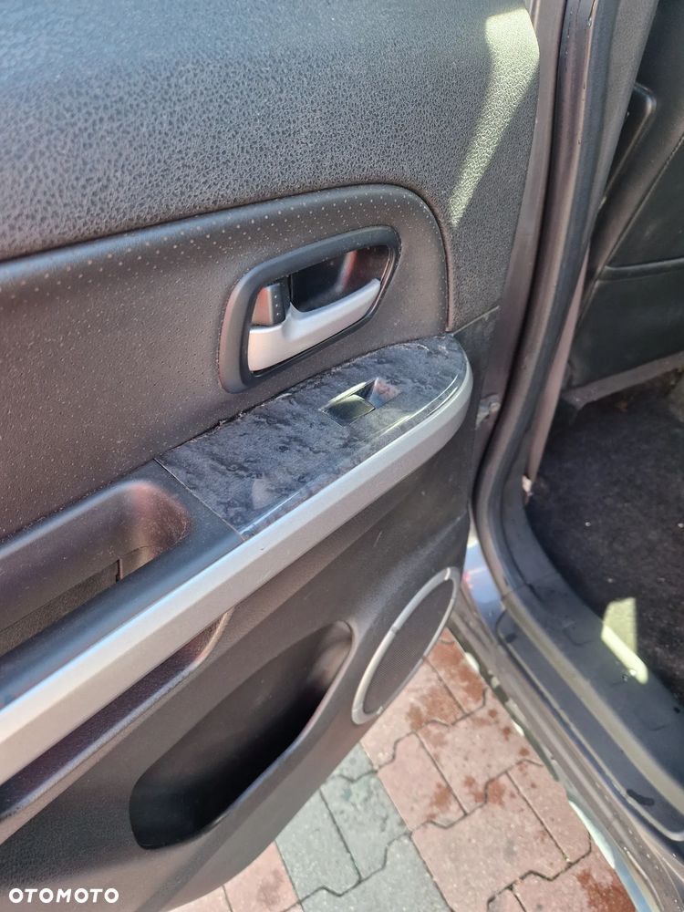 Suzuki Grand Vitara 1.9 DDiS Comfort DPF Limited - 24