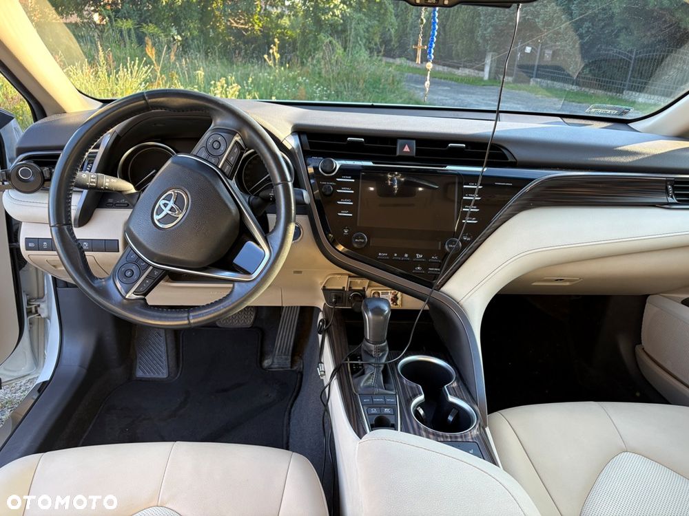 Toyota Camry 2.5 Hybrid Executive CVT - 8