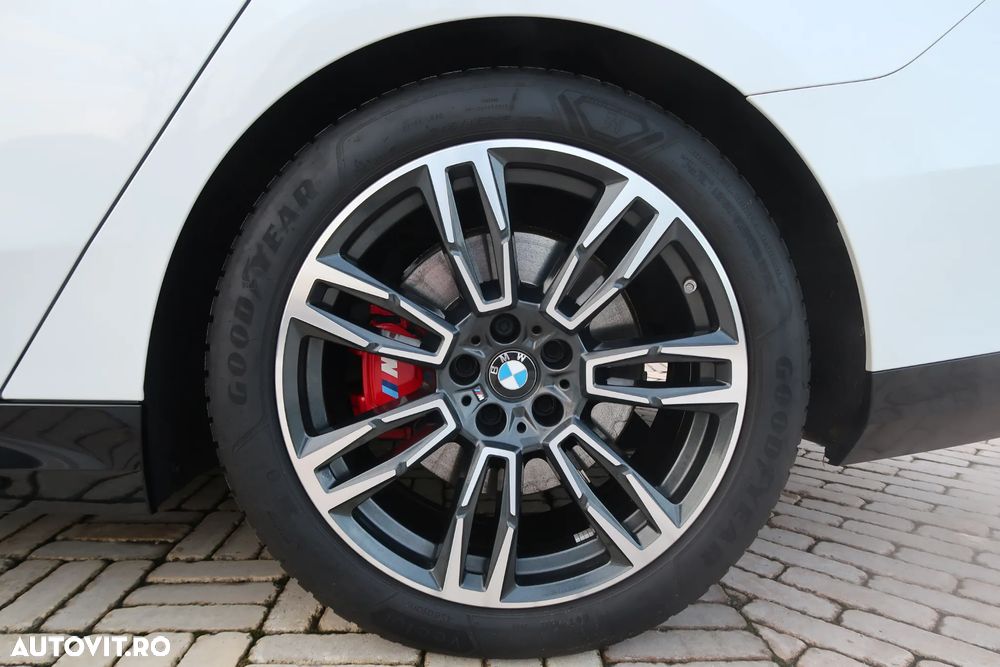 BMW Seria 5 520i Aut. M Sport Edition - 32