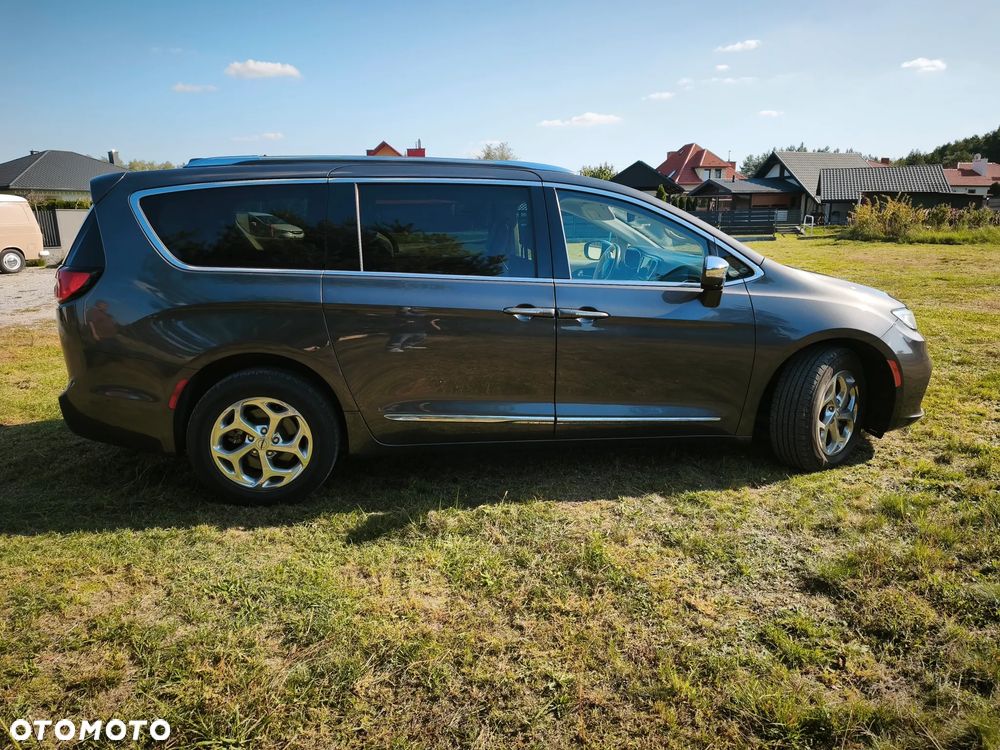 Chrysler Pacifica - 18