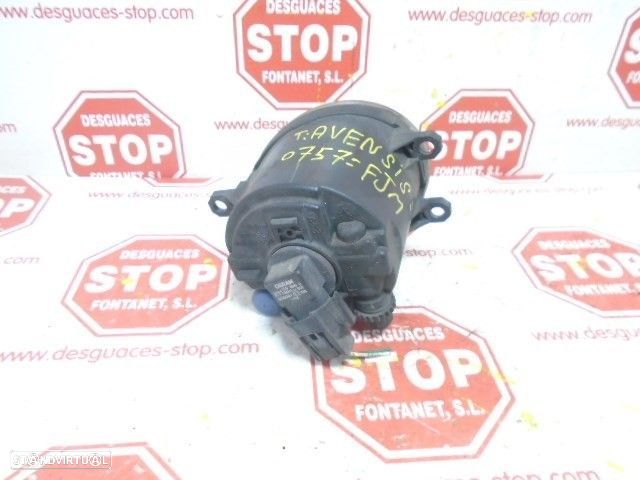FAROL NEVOEIRO ESQUERDO TOYOTA AVENSIS BREAK FAMILIAR 2006 - - 1