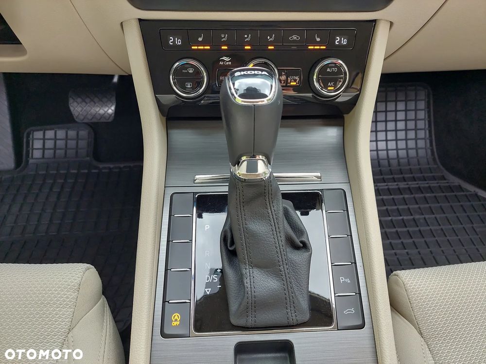 Skoda Superb 2.0 TDI SCR Style DSG - 24