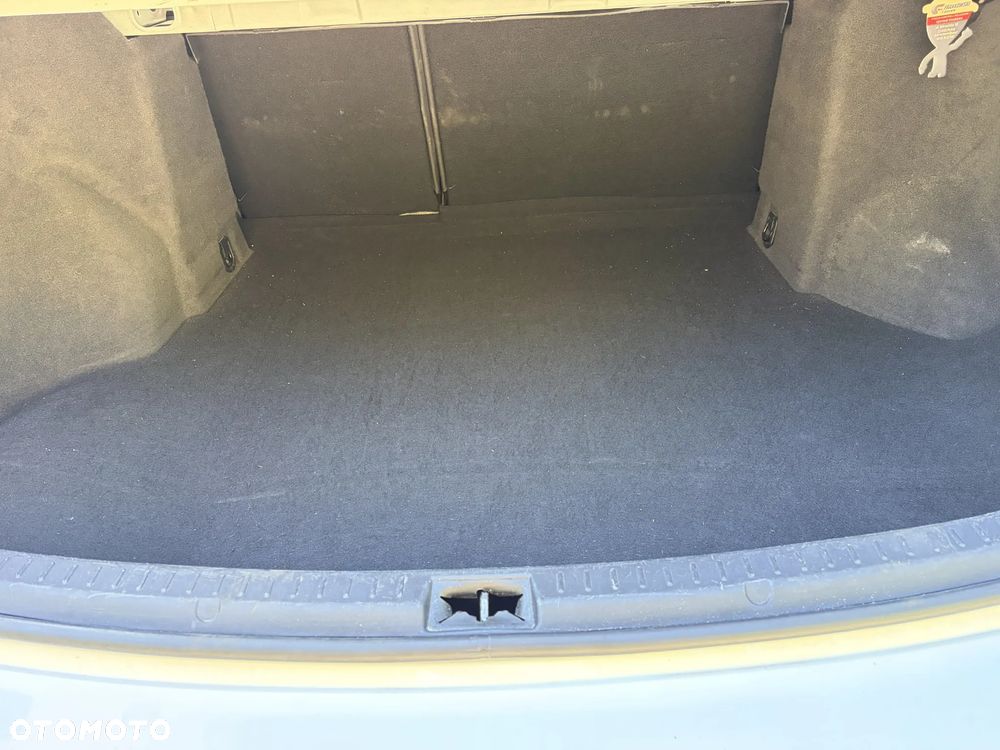 Toyota Avensis 1.8 Active - 9