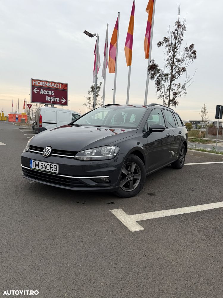 Volkswagen Golf - 1