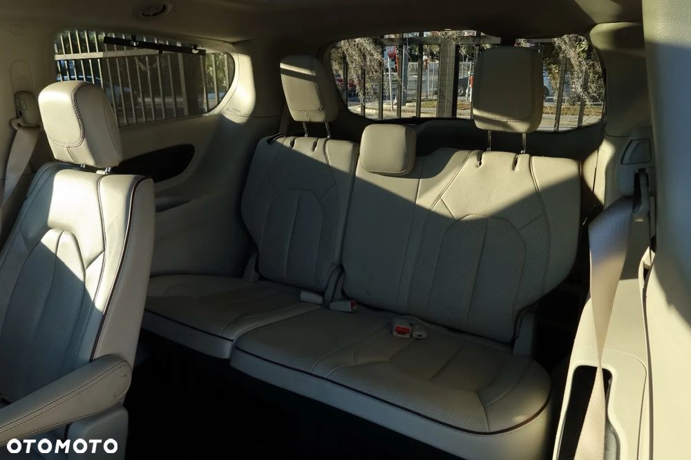 Chrysler Pacifica - 28