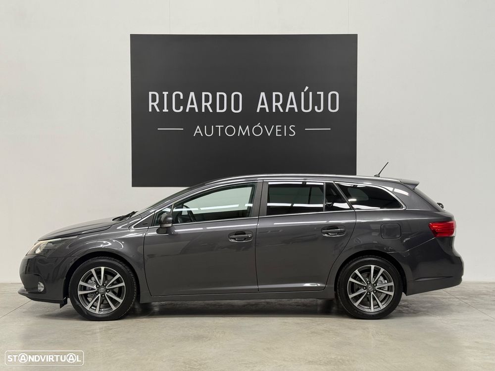 Toyota Avensis SW 2.0 D-4D Luxury - 2