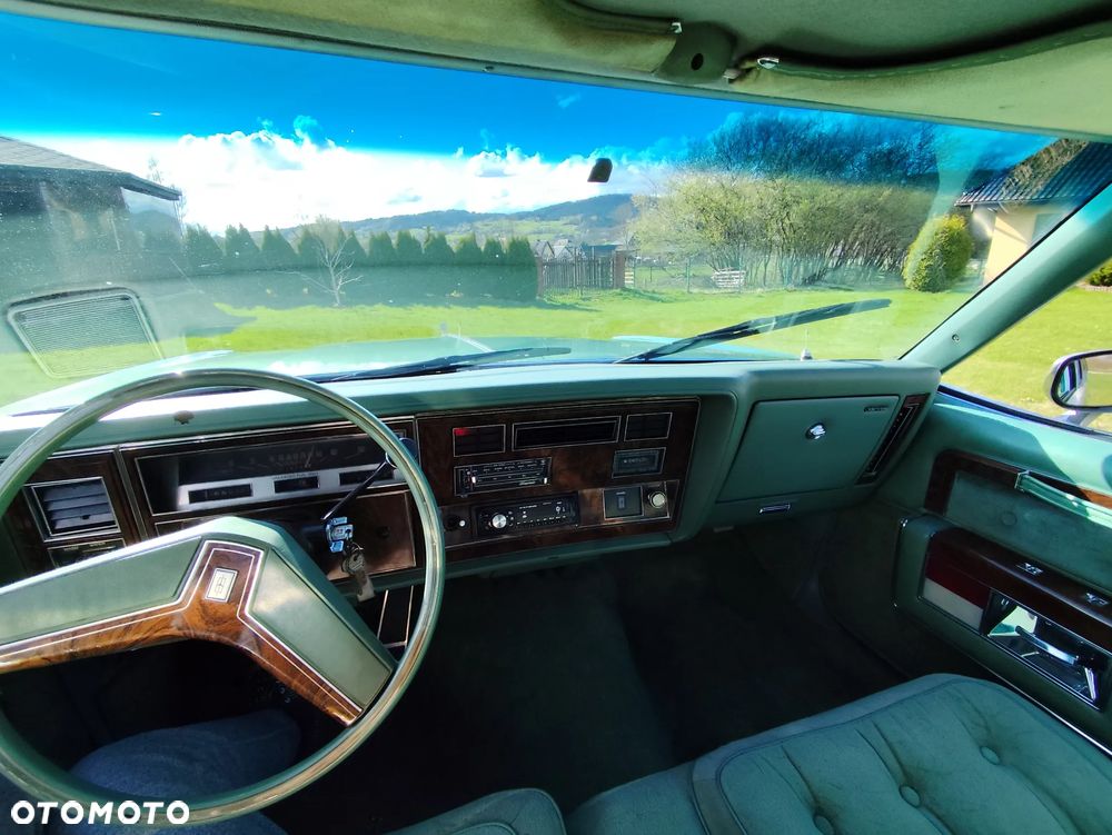 Oldsmobile Regency - 11
