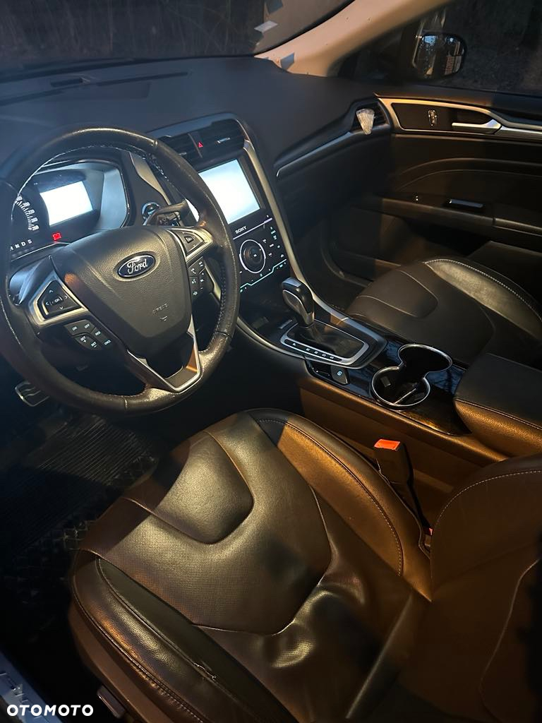 Ford Fusion 2.0 EcoBoost Titanium - 10