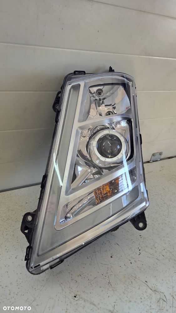 Lampa przednia reflektor xenon Volvo FH4 22239247 - 2
