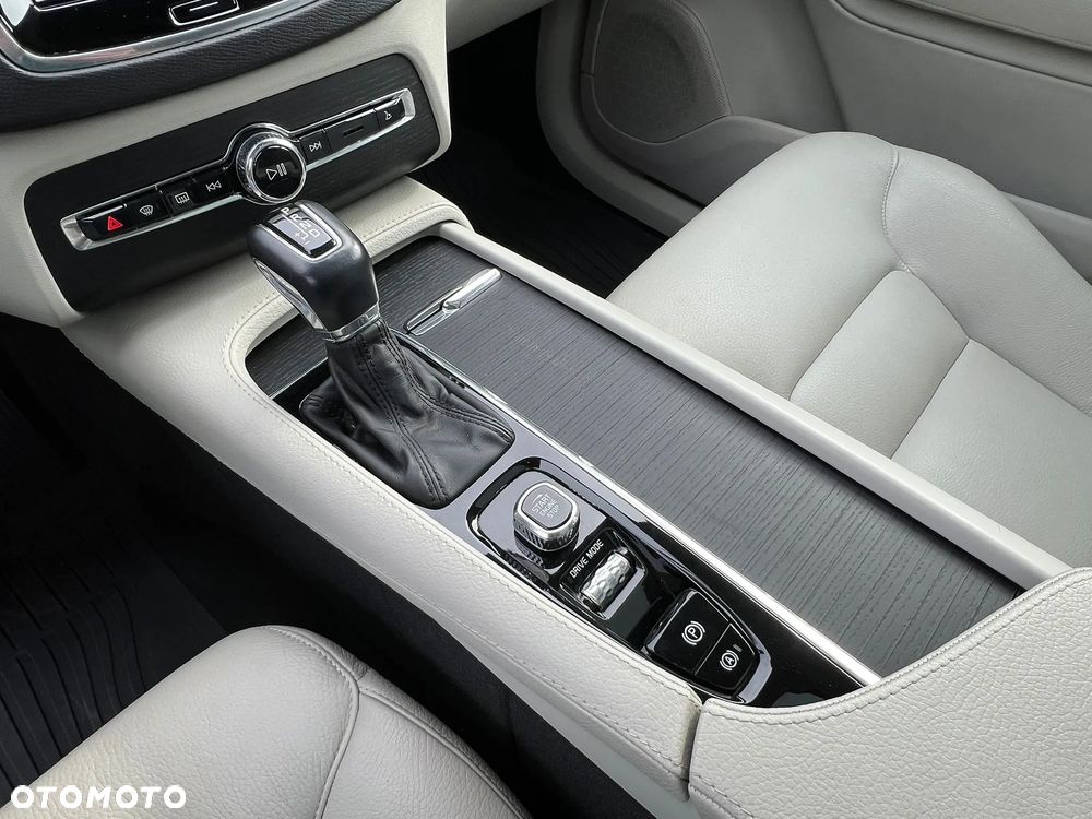 Volvo XC 90 T6 AWD Geartronic Momentum Pro - 13