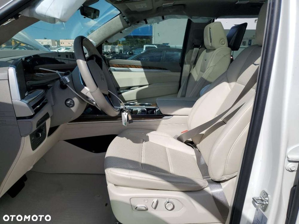 Cadillac Escalade - 8