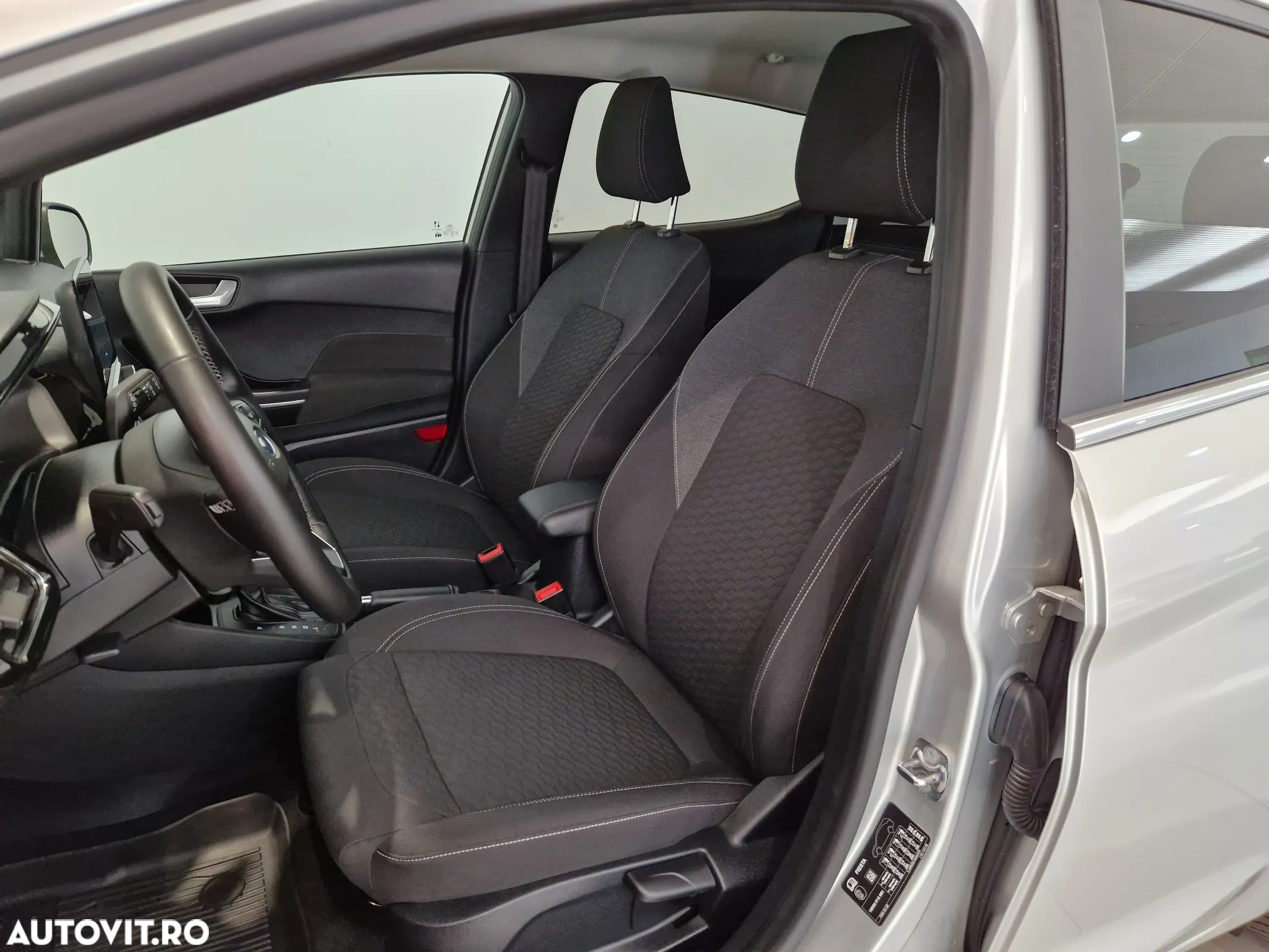 Ford Fiesta 1.0 EcoBoost 7DCT mHEV Titanium - 11