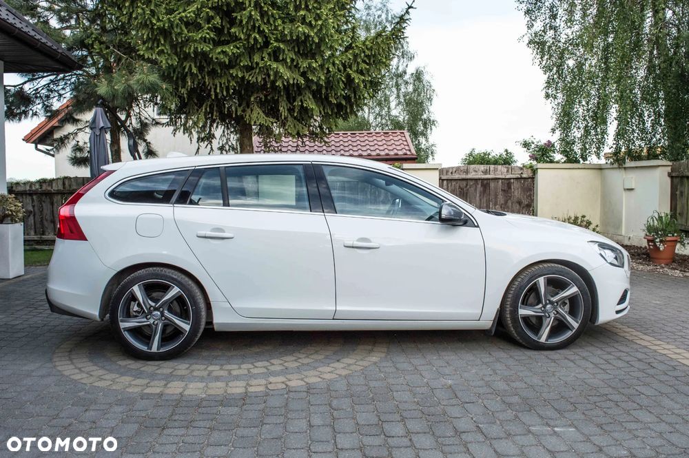 Volvo V60 D4 Geartronic RDesign - 13