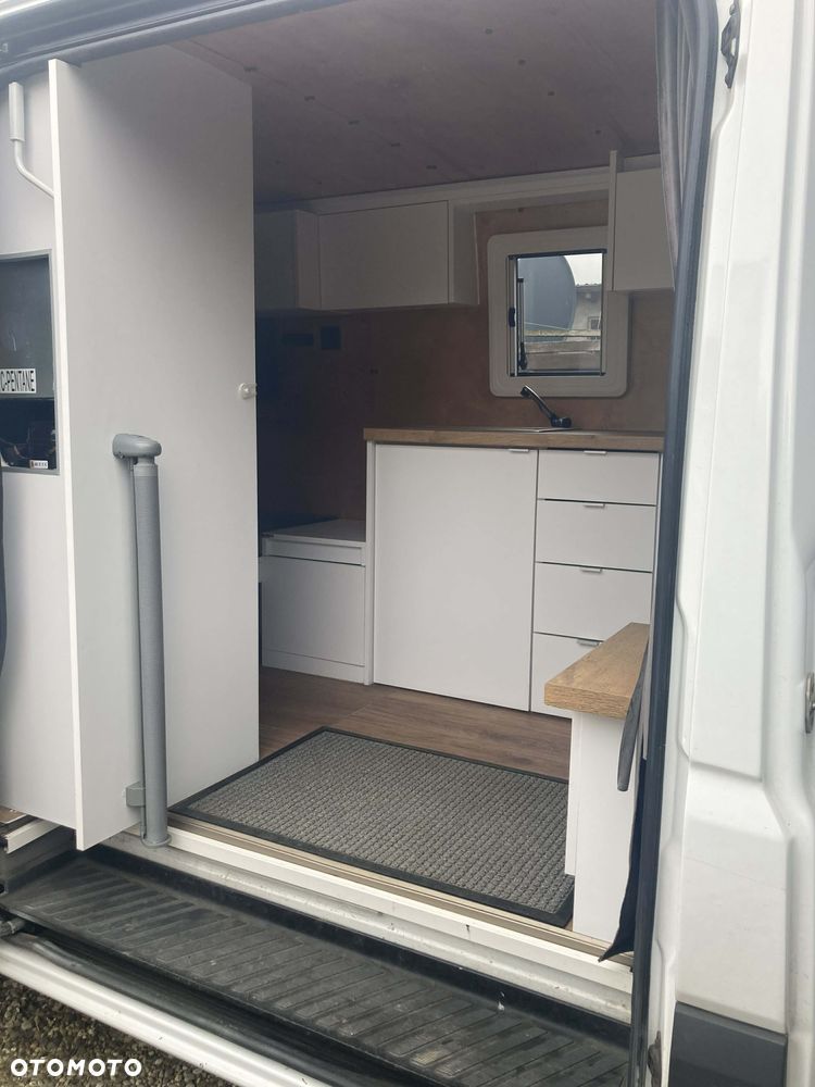 Mercedes-Benz Sprinter - 2