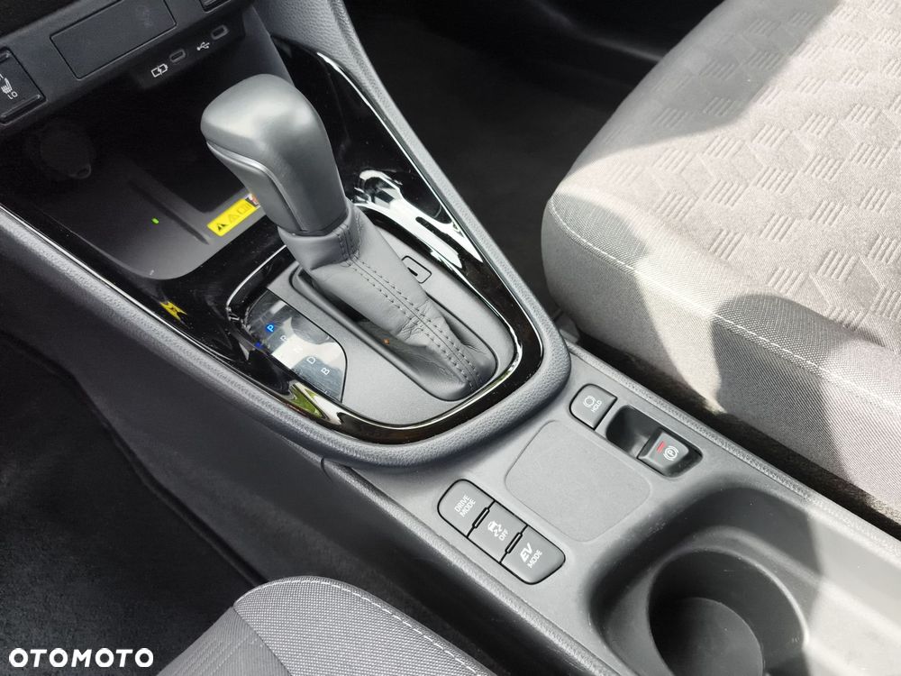Toyota Yaris Hybrid 1.5 Style - 24