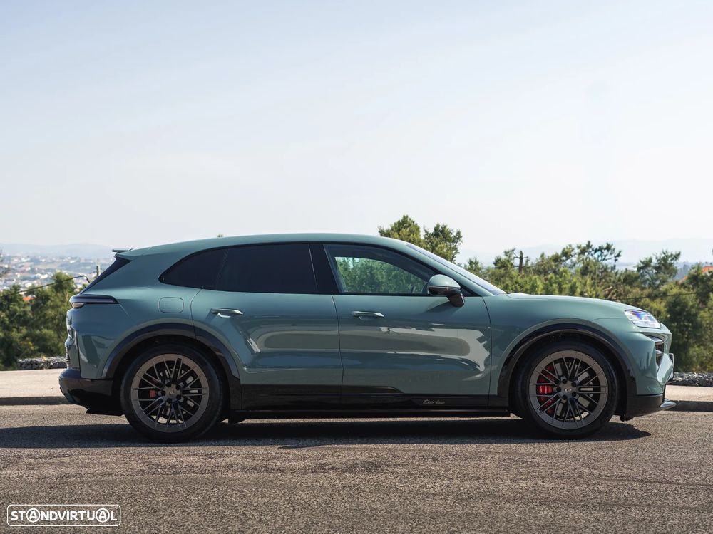 Porsche Cayenne Electric Turbo - 8