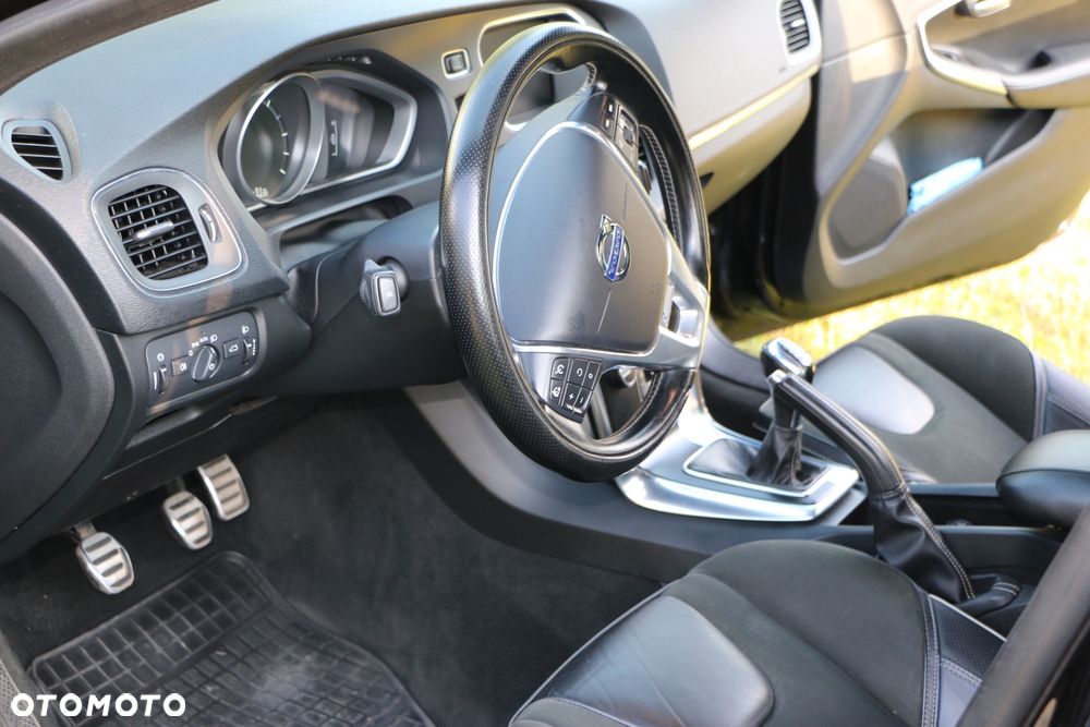 Volvo V40 D4 Drive-E R-Design Momentum - 16