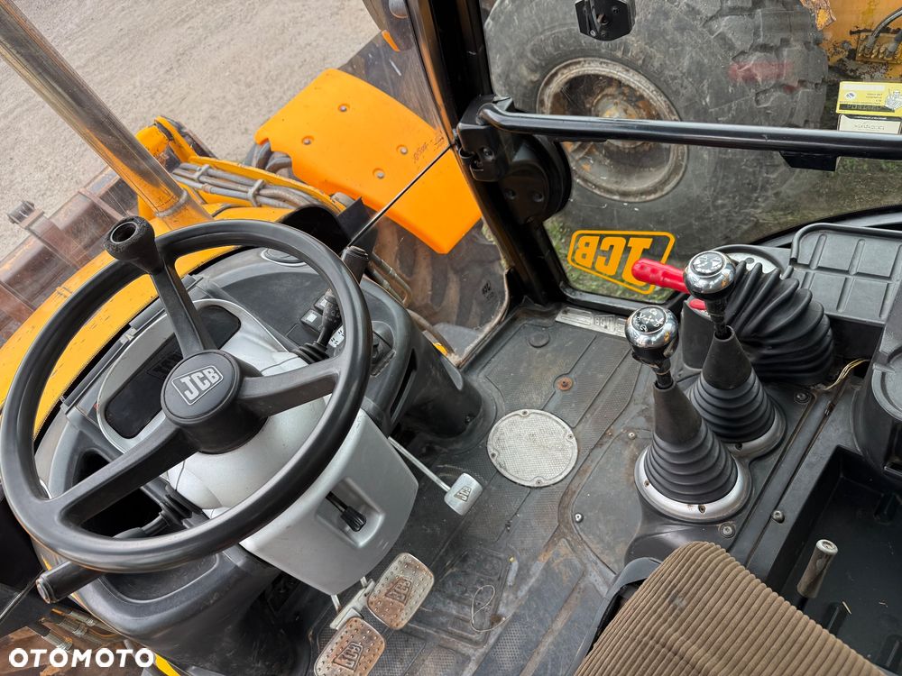 JCB 4CX SUPER 2002 rok na Umowe kupna stan bdb - 16