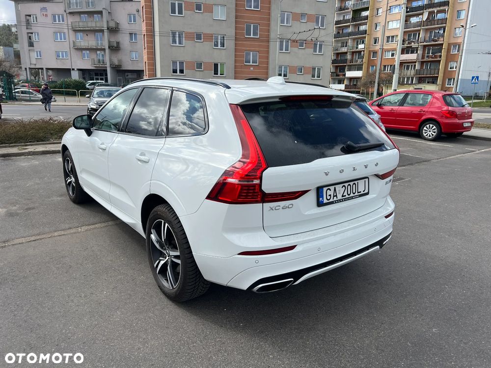 Volvo XC 60 T5 AWD R-Design - 4